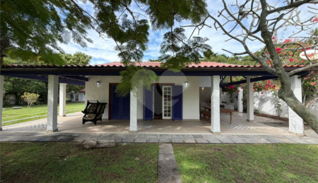Casa à venda com 4 quartos, sendo 2 suítes,  em Ogiva, Cabo Frio, RJ