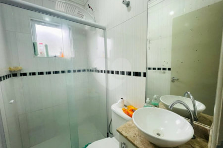 Casa à venda com 3 quartos, sendo 1 suíte, no condomínio Rafaela I, São Paulo - SP