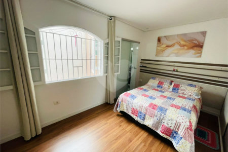 Casa à venda com 4 quartos, sendo 1 suíte,  em Jardim Stella, Santo André, SP