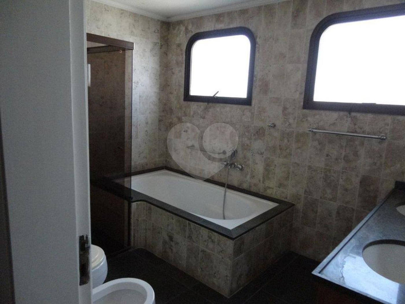 APARTAMENTO PARA VENDA OU LOCAÇÃO COM 6 DORMITÓRIOS ALTO PADRÃO