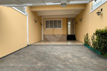 Sobrado à venda com 4 quartos, sendo 1 suíte, em Vila Campo Grande, São Paulo, SP