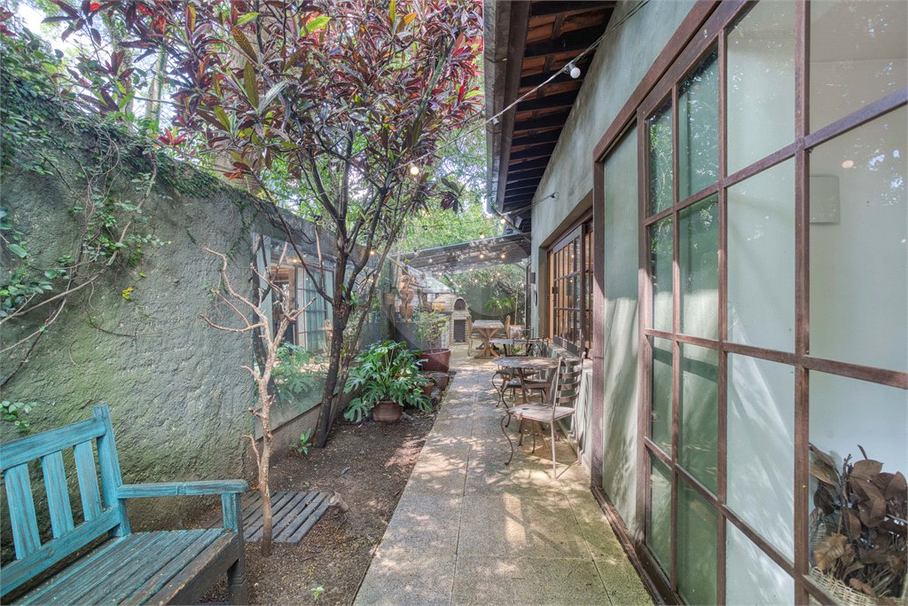 Casa à venda com 4 quartos, sendo 2 suítes, em Alto da Boa Vista, São Paulo, SP