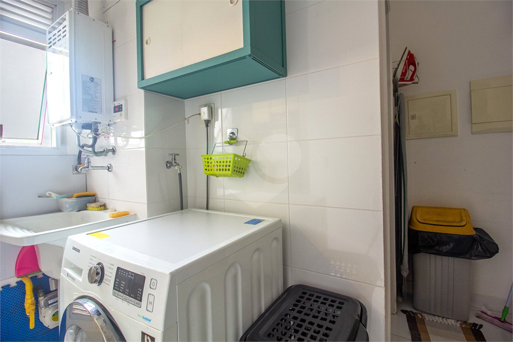 Apartamento à venda com 3 suítes em Parque Reboucas, São Paulo, SP