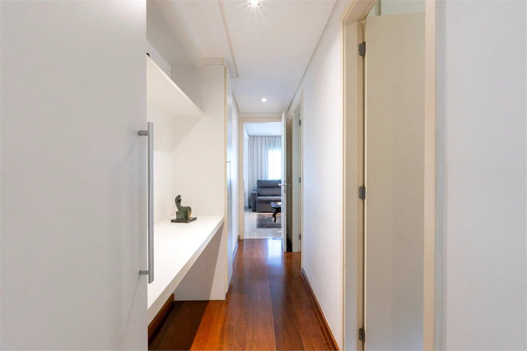 Apartamento à venda com 3 suítes em Vila Suzana, São Paulo, SP