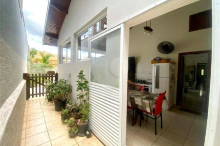 Casa à venda com 3 quartos, sendo 1 suíte, no condomínio Recanto dos Paturis, Vinhedo - SP