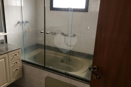 Apartamento à venda com 3 quartos, sendo 1 suíte,  em Santo Amaro, São Paulo, SP