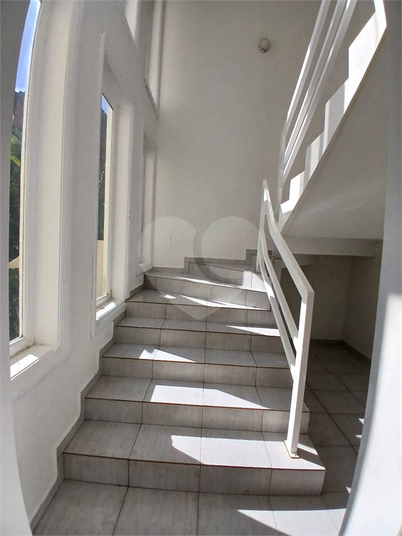 Casa à venda com 4 quartos, sendo 2 suítes, no condomínio Flamboyant, Atibaia - SP