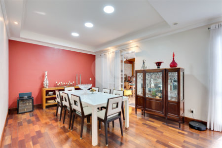 Casa à venda com 3 suítes no condomínio Vila Versalhes, São Paulo - SP