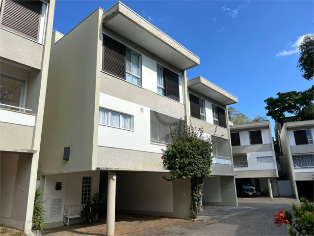 Casa à venda com 4 quartos, sendo 3 suítes,  no condomínio Domus, São Paulo - SP