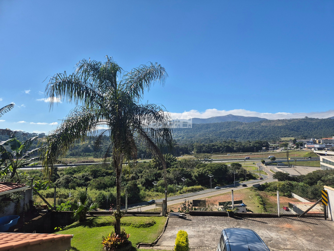 Chácara à venda ou locação no Jardim Estância Brasil – Atibaia/SP, com vista para a Pedra Grande