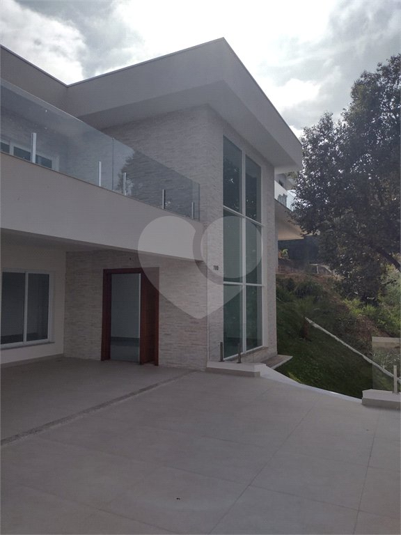 Casa à venda com 4 suítes no condomínio Estância Marambaia, Vinhedo - SP