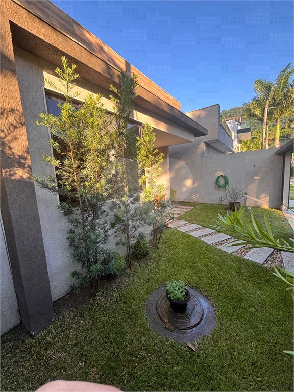 Casa à venda com 3 quartos, sendo 2 suítes, no condomínio Recanto das Palmeiras, Rio de Janeiro - RJ