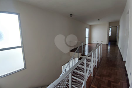 Sobrado à venda com 4 quartos, sendo 2 suítes, em Chácara Monte Alegre, São Paulo, SP