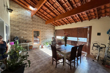 Casa à venda com 3 quartos, sendo 1 suíte, em Jardim Imperador, Salto, SP