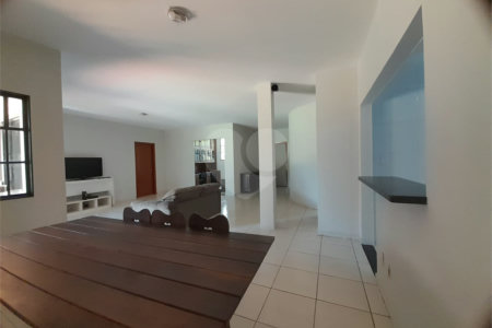 Casa de Alto Padrão à Venda e Locação no Parque Santa Mônica - São Carlos