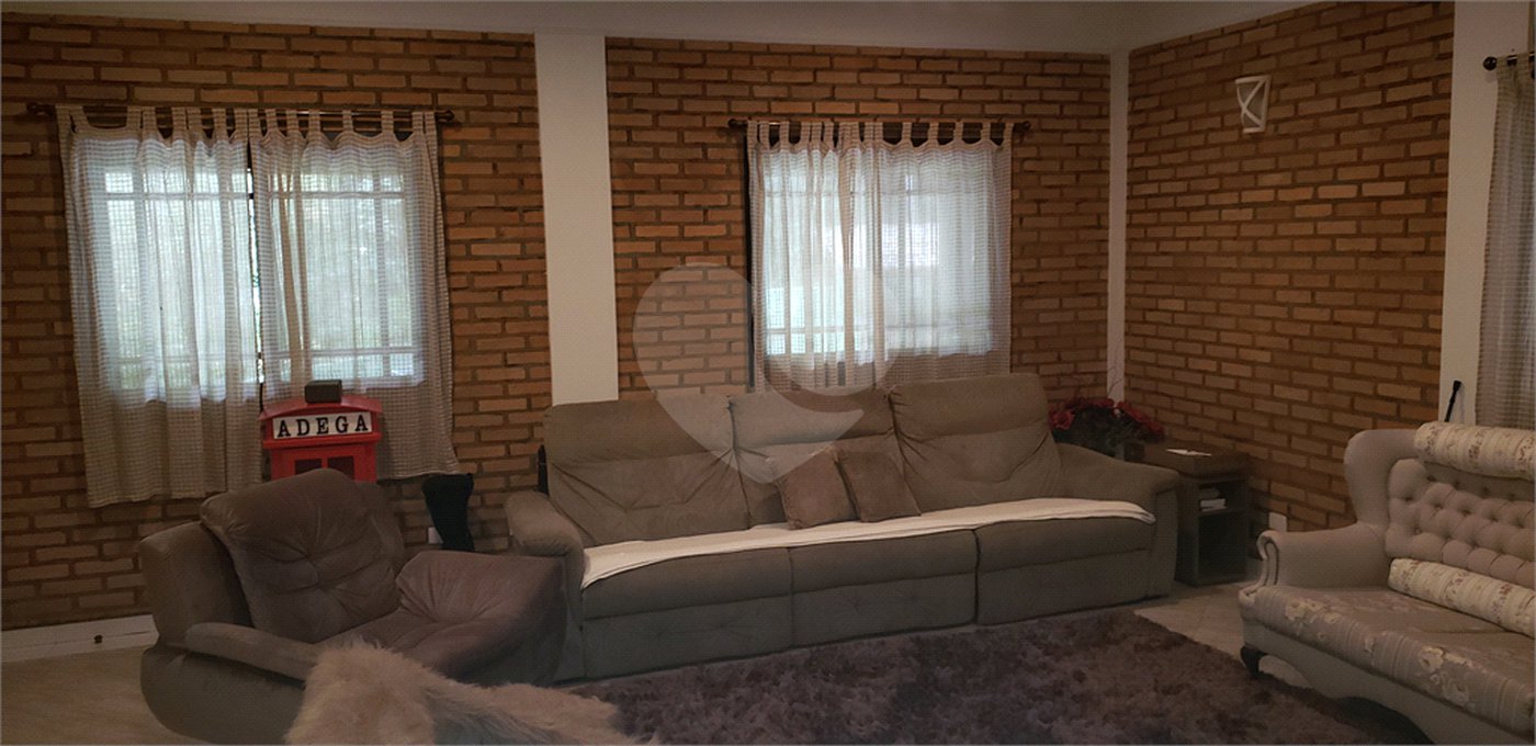 Casa à venda com 3 quartos, sendo 1 suíte, no condomínio Alpes da Cantareira, Mairiporã - SP