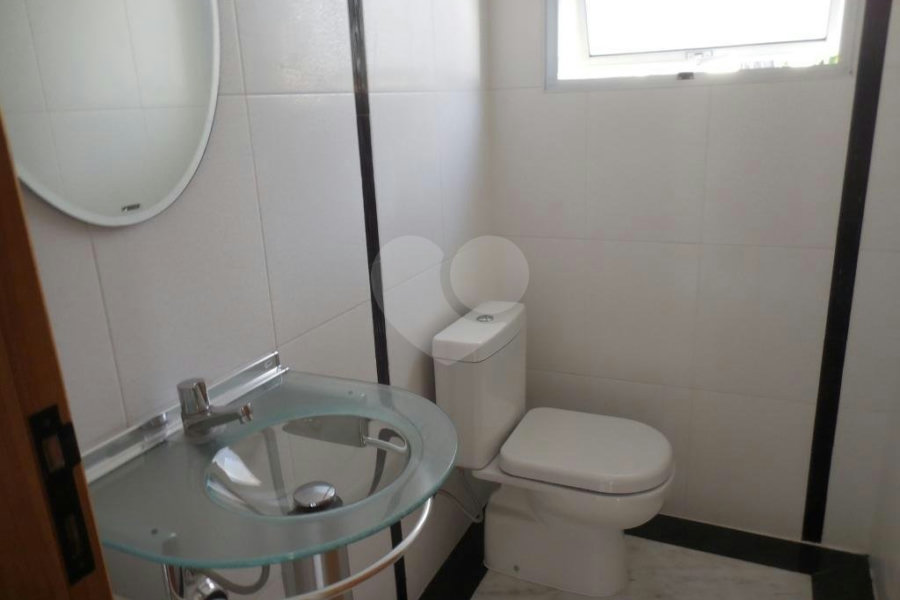 Casa Térrea à venda com 3 suítes em Horto, São Paulo, SP