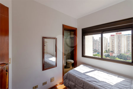 Apartamento à venda com 3 suítes em Aclimação, São Paulo, SP