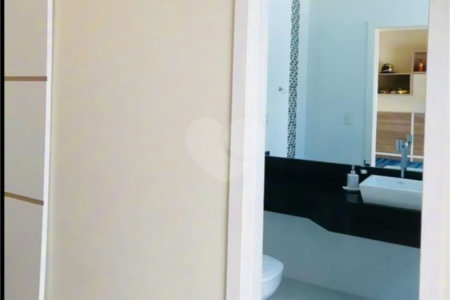 Casa à venda com 4 quartos, sendo 3 suítes, no condomínio Lago da Serra, Araçoiaba da Serra - SP