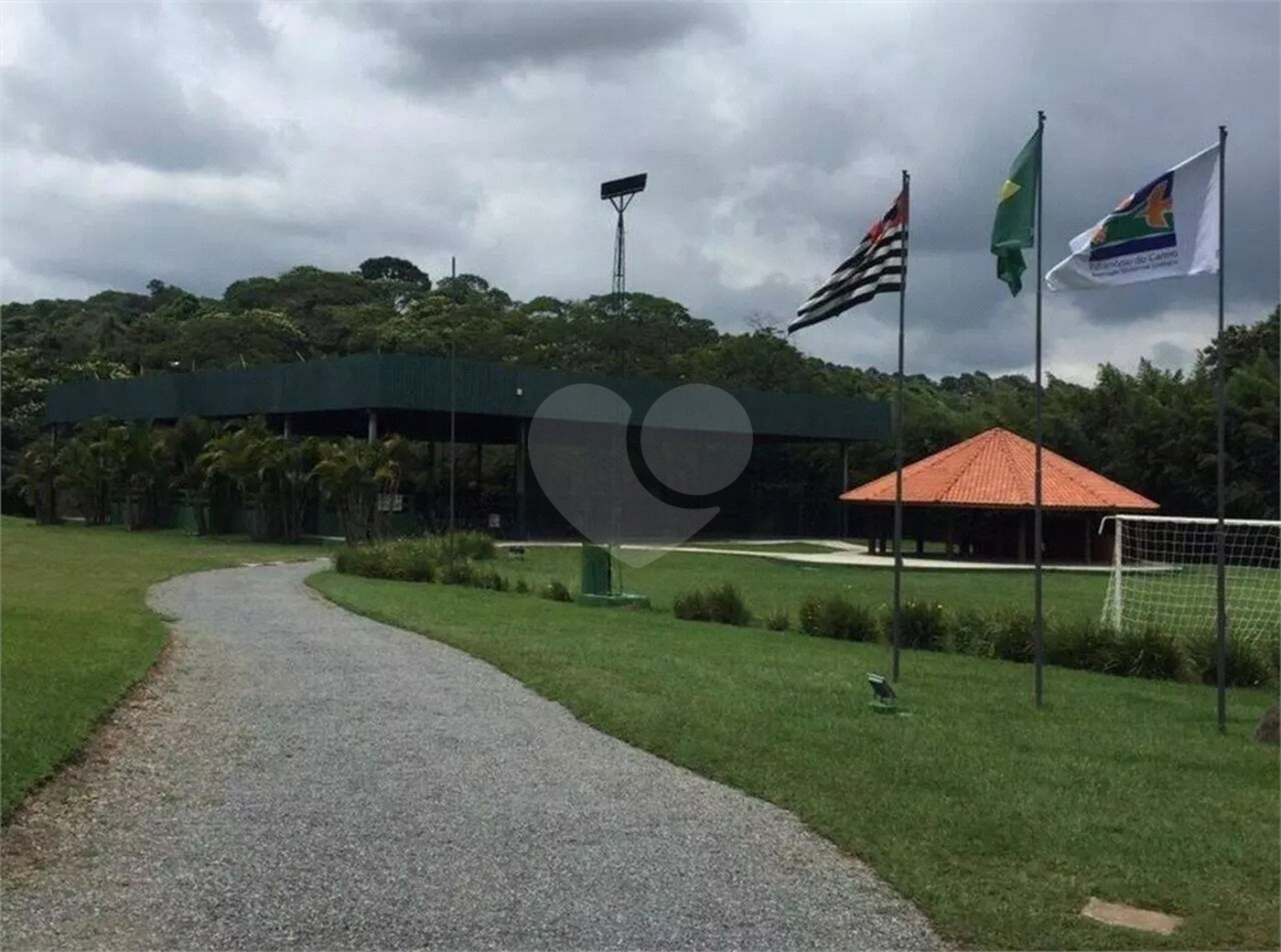Casa à venda com 3 quartos, sendo 1 suíte, no condomínio Residencial Patrimônio do Carmo, São Roque - SP