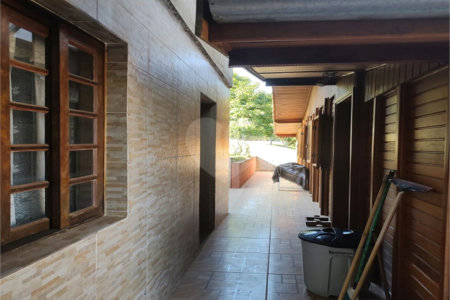 Chácara à venda com 4 quartos, sendo 1 suíte, em Chácaras Fernão Dias, Atibaia, SP