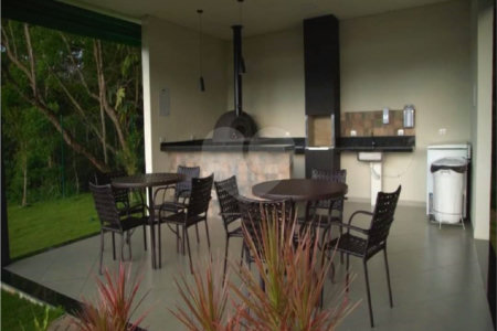 Casa à venda com 3 quartos, sendo 1 suíte,  no condomínio Residencial Club Entresseras, Santa Isabel - SP