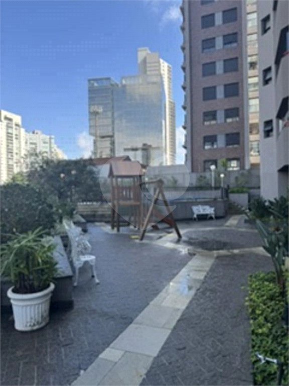 Apartamento à venda com 3 quartos, sendo 1 suíte,  em Jardim das Acácias, São Paulo, SP