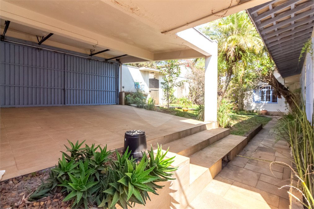 Casa à venda com 4 quartos, sendo 2 suítes, em Chácara Flora, São Paulo, SP