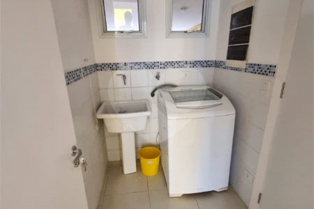Casa à venda com 4 quartos, sendo 1 suíte, no condomínio Horizontal Newport Village, São Paulo - SP