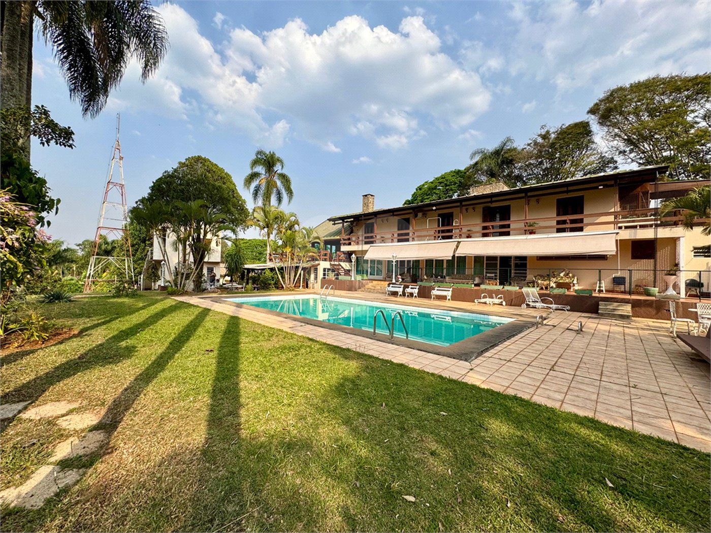 Casa à venda com 7 quartos, sendo 4 suítes, no condomínio Campos de Mairiporã Gleba 1, Mairiporã - SP