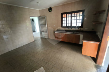 Casa à venda com 3 quartos em Jardim das Esmeraldas, São Paulo, SP