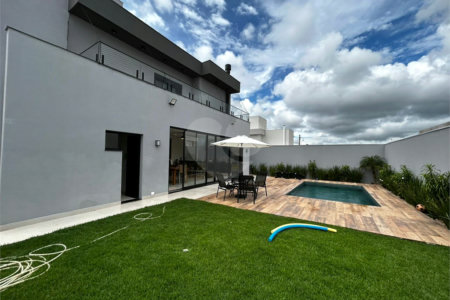 Casa de alto padrão para venda no condomínio Damha III.