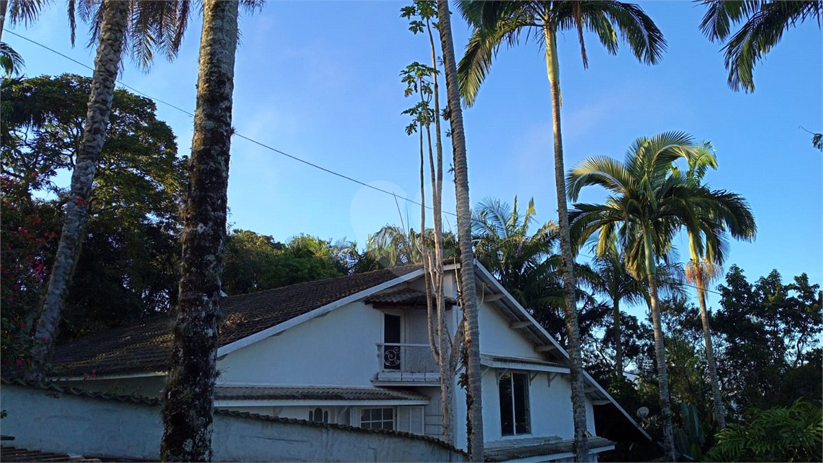 Casa à venda com 3 quartos, sendo 2 suítes, no condomínio Gleba II, Mairiporã - SP