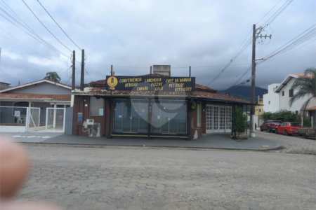 Sobrado à venda com 2 quartos, sendo 1 suíte, em Estância Balneária Hawai, Caraguatatuba, SP