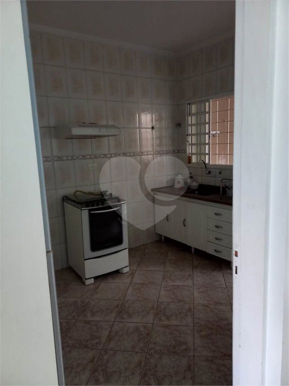 Casa à venda com 3 quartos, sendo 1 suíte, no condomínio Village St. Louis, São Paulo - SP