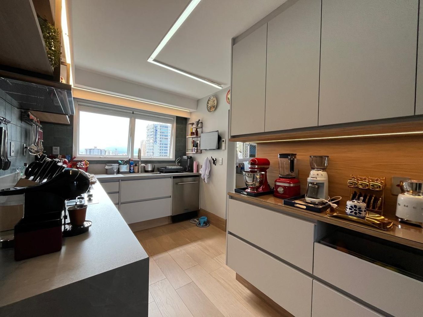Apartamento com 3 dormitórios à venda, 189 m² por R$ 3.300.000,00 - P. Praia - Santos/SP