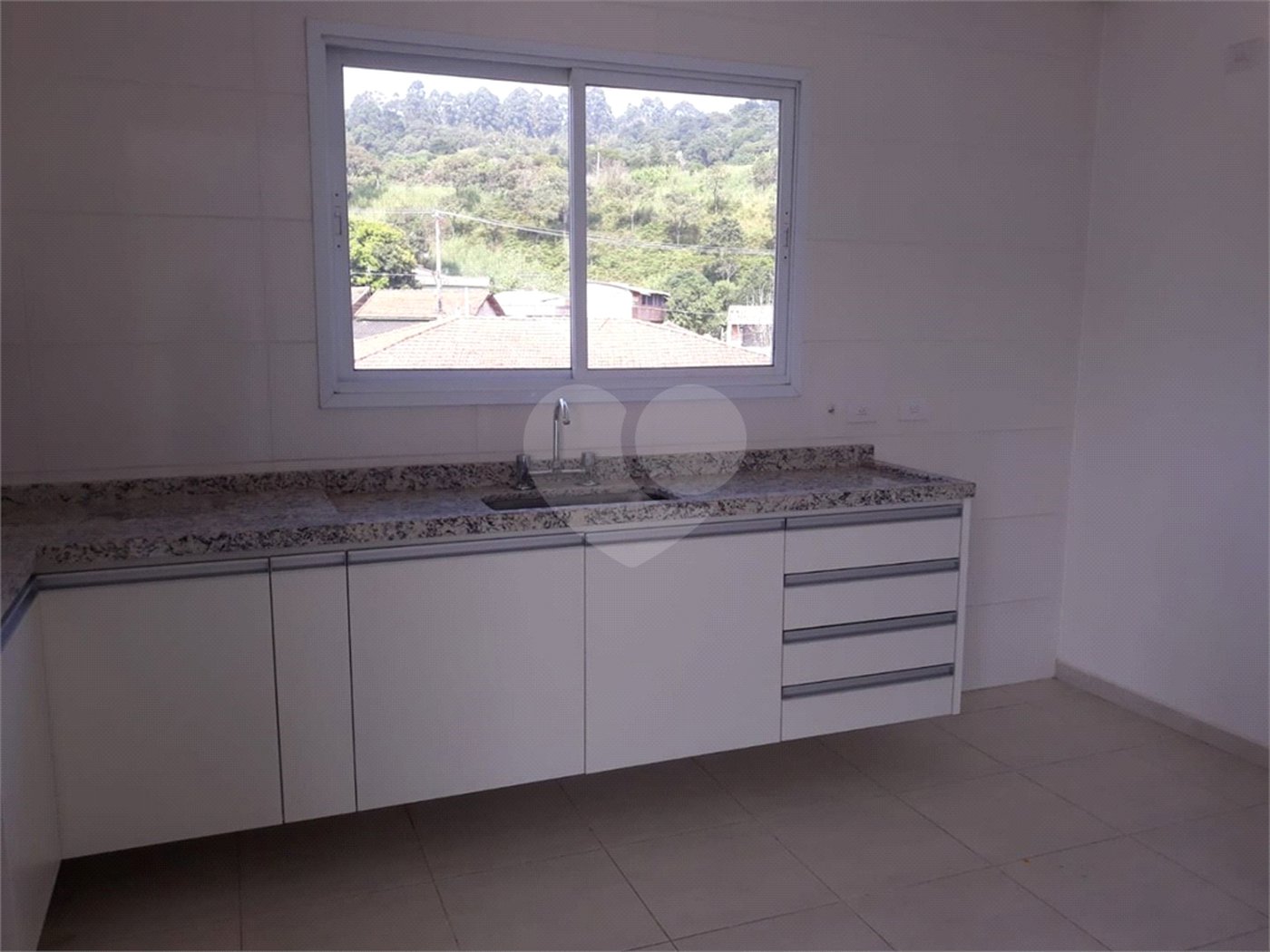 Apartamento à venda ou para alugar com 2 quartos, sendo 1 suíte,  em Vila Santa Isabel, São Roque, SP