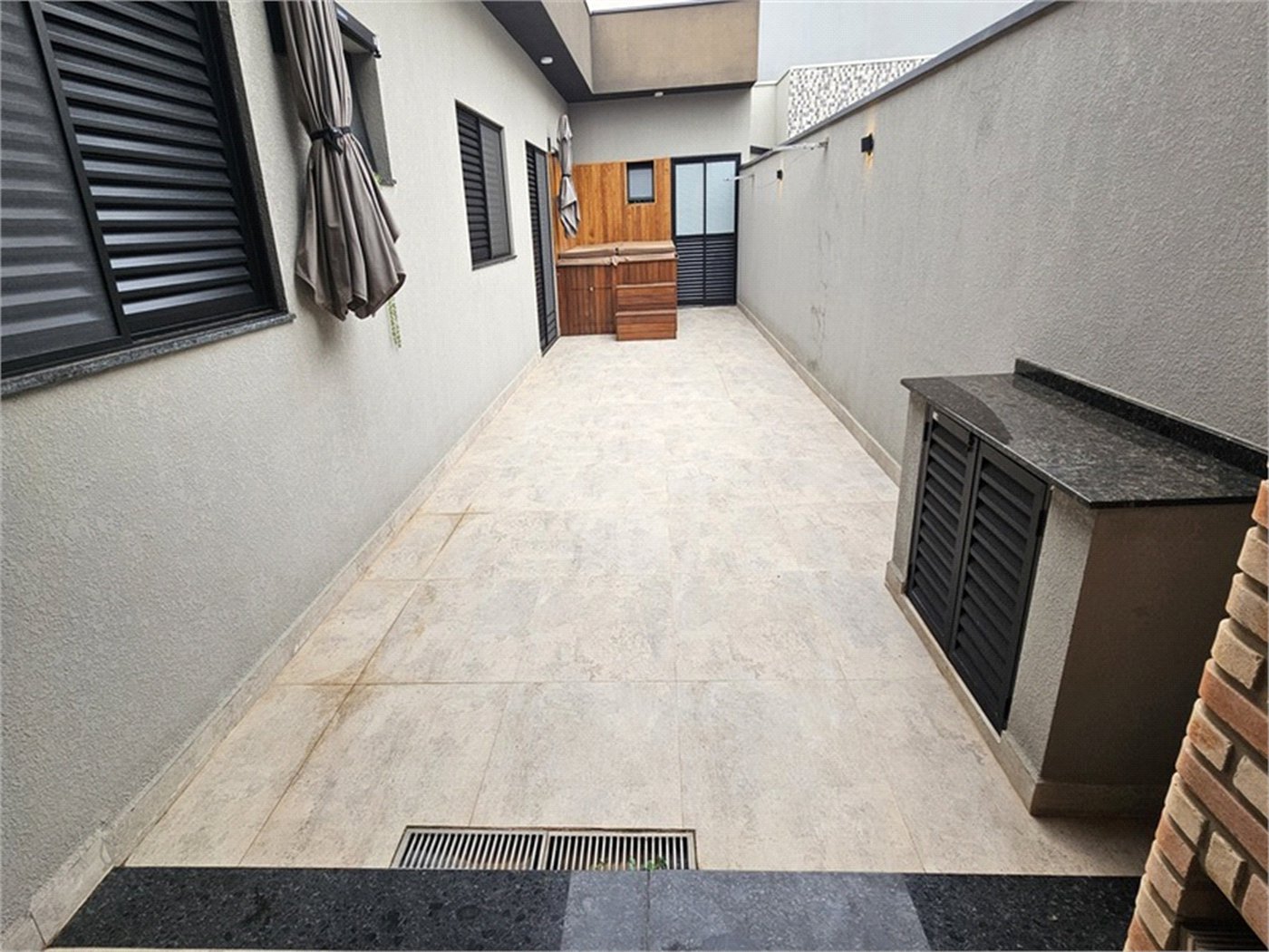 Casa à venda com 3 quartos, sendo 1 suíte, no condomínio Mantova, Indaiatuba - SP