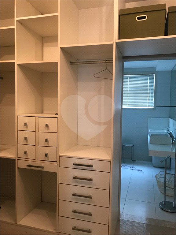 Casa à venda com 5 quartos, sendo 3 suítes, no condomínio Mansões da Prata, Rio de Janeiro - RJ