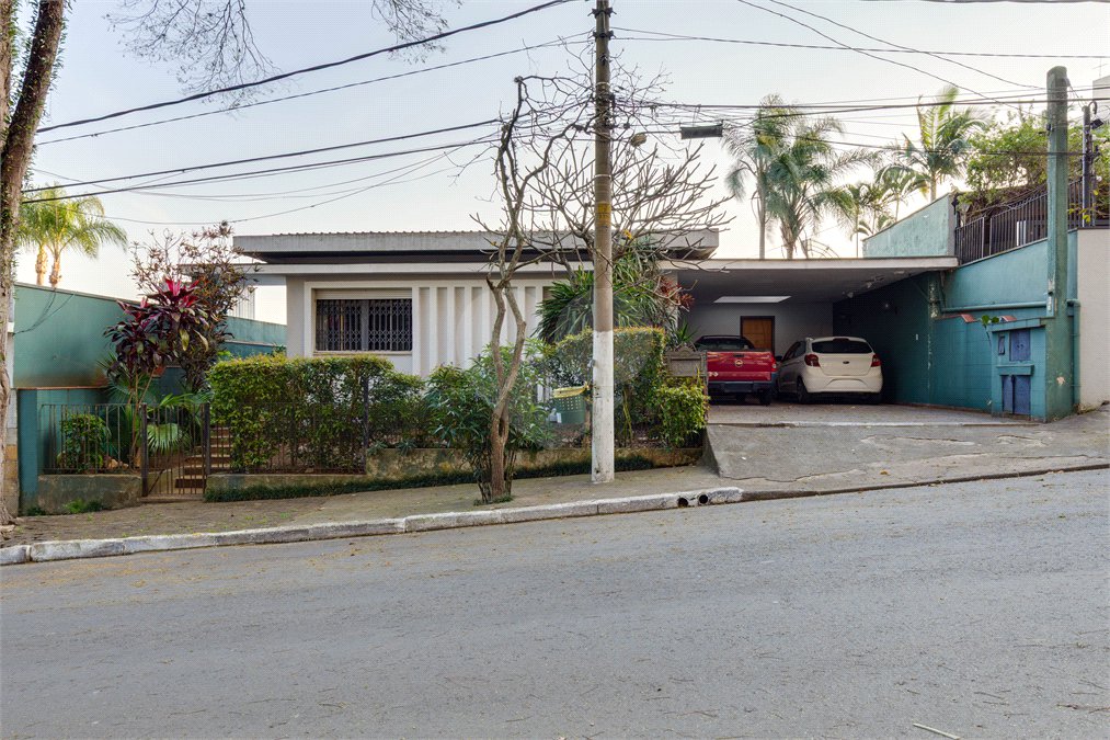 Casa à venda com 5 quartos, sendo 2 suítes, em Alto da Boa Vista, São Paulo, SP