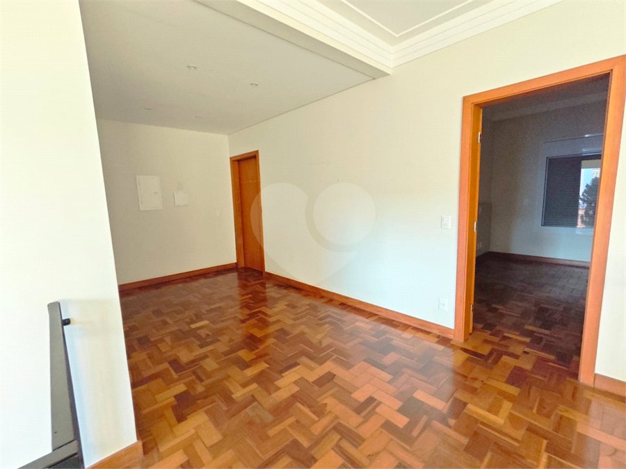 Exclusividade e Sofisticação no Swiss Park: O Sobrado Perfeito em São Carlos, com, 3 suites,2 salas, área Gourmet, persianas blackout automatizadas.