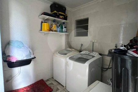 Sobrado à venda com 4 quartos, sendo 2 suítes,  em Jardim Marisa, São Paulo, SP