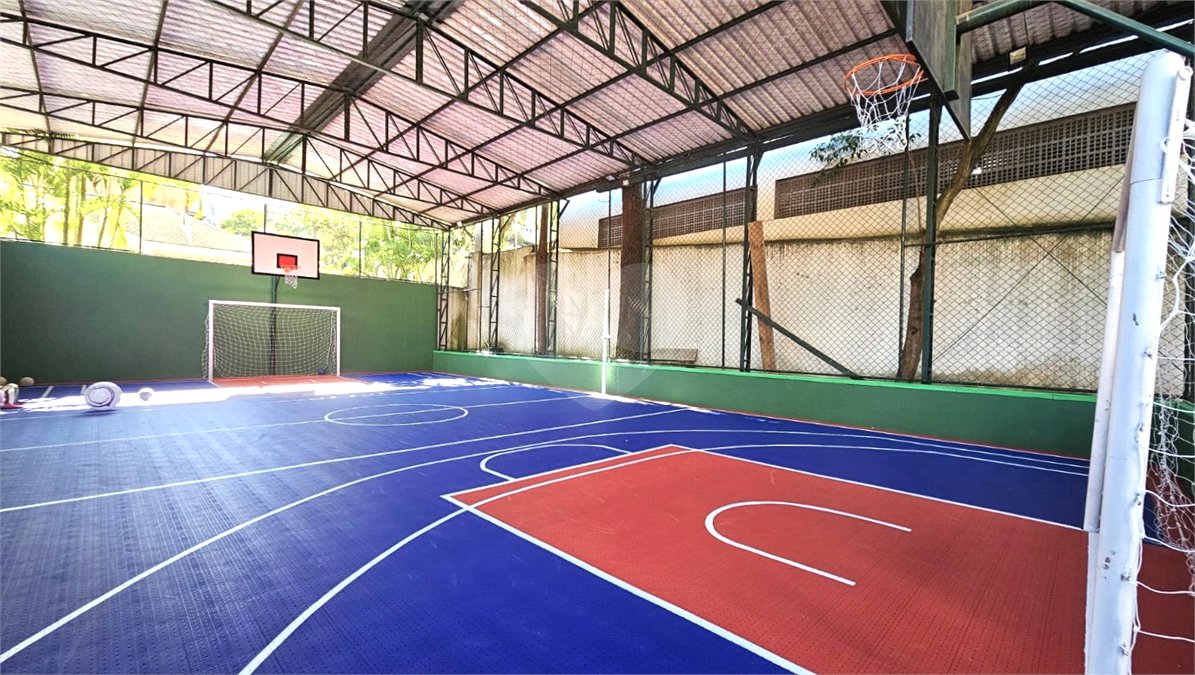 Casa à venda com 3 quartos, sendo 1 suíte, no condomínio Flora Park, São Paulo - SP