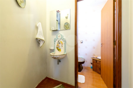 Casa à venda com 4 quartos, sendo 2 suítes, em Campo Belo, São Paulo, SP