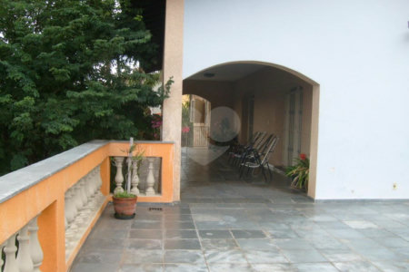 Casa à venda ou para alugar com 4 quartos, sendo 2 suítes,  no Centro, Vinhedo, SP