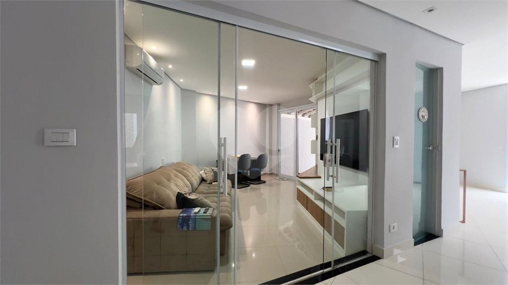 Casa à venda com 3 quartos, sendo 1 suíte,  no condomínio Jardim das Flores, Sorocaba - SP