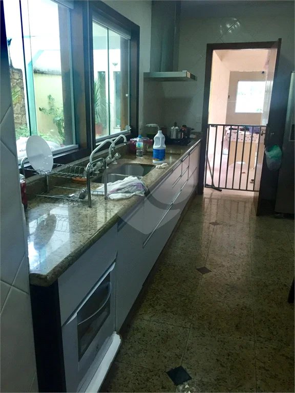 Sobrado próximo ao Metrô Parada Inglesa com piscina