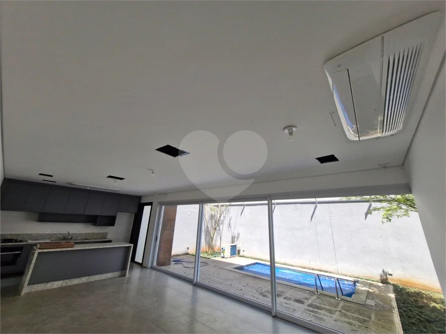 Casa à venda ou para alugar com 3 suítes no condomínio Jardim Flora, São Paulo - SP