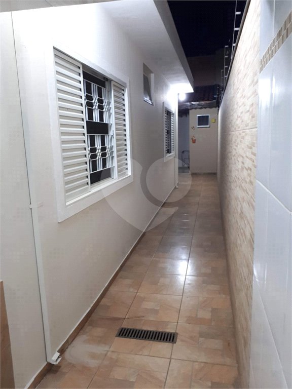 Casa térrea no Jardim Hikari para venda.