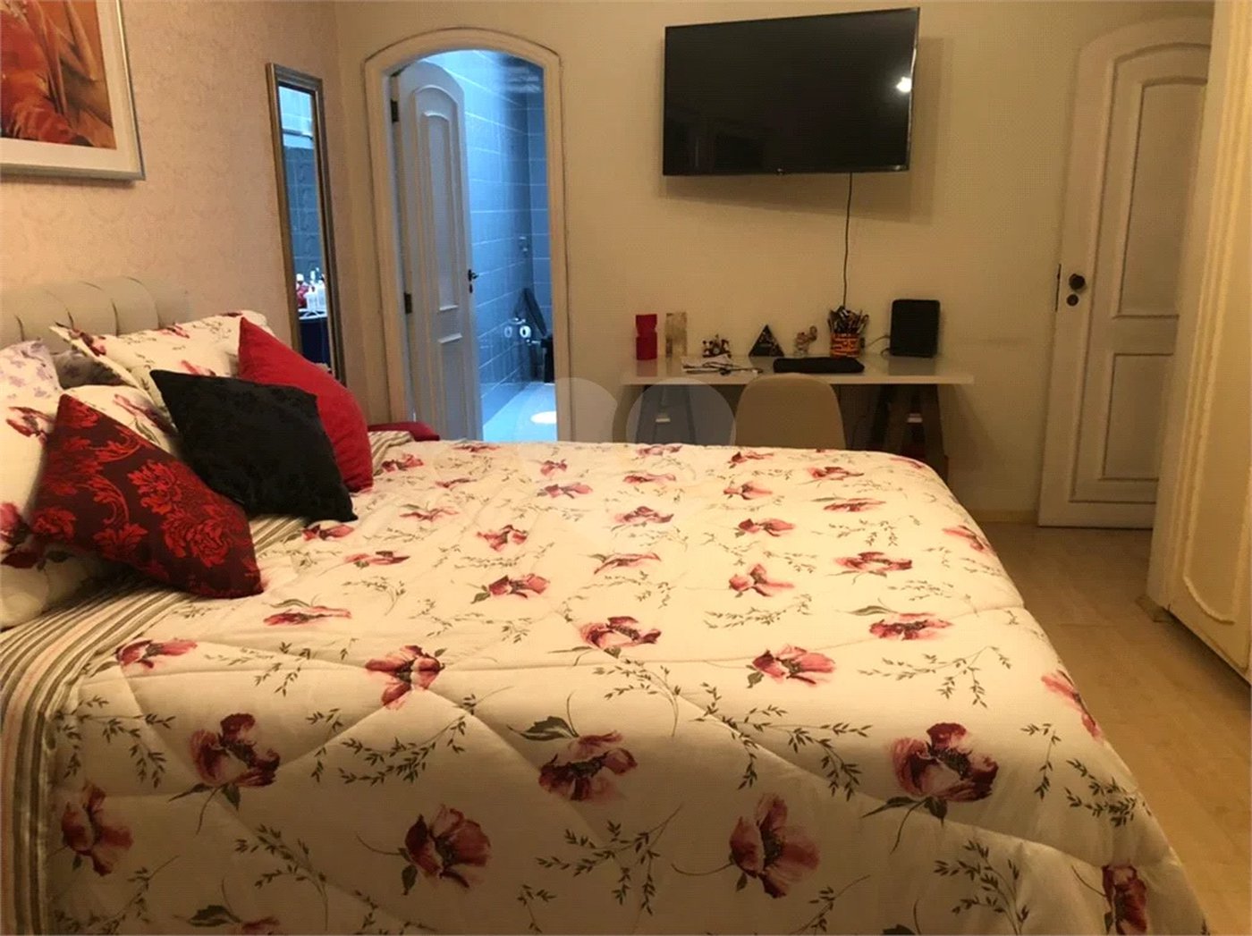 Sobrado com 363m² à venda no Alto da Moóca - 3 suítes e 6 vagas.